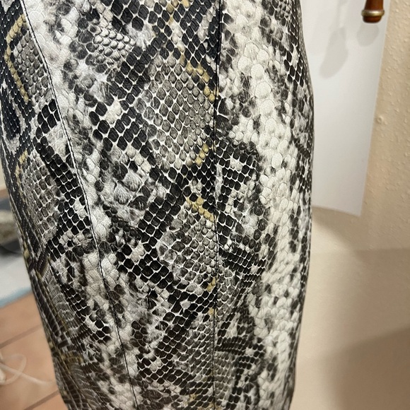 AQUA MINI SKIRT SIZE SMALL . Like new - Picture 5 of 16